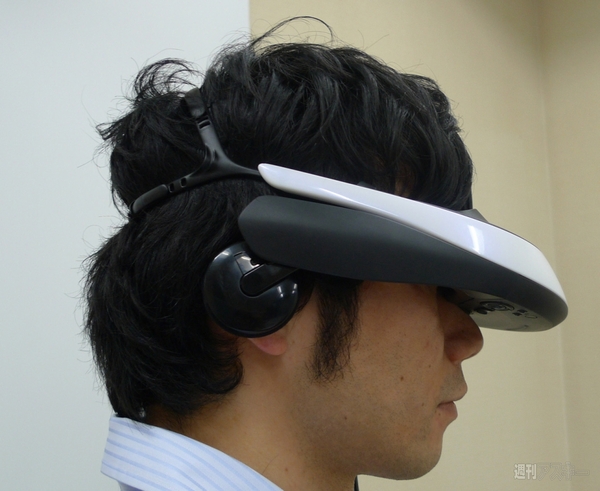 3D対応のヘッドマウントディスプレーが出た