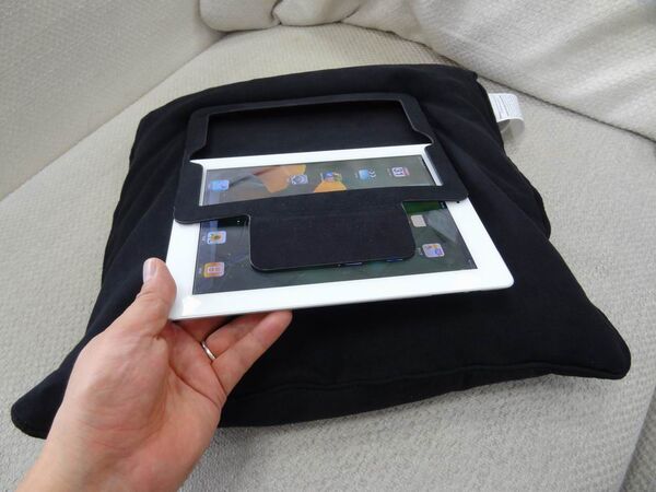 クッションとケースが合体！ typillow ひざまくらiPad2