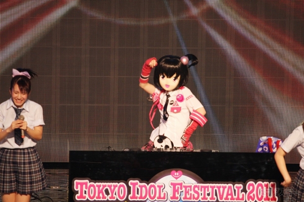 TIF2011_04_74