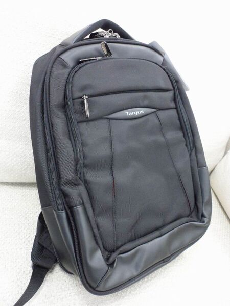 iPhone5に備えたのか！？　スマホ＆タブレットポケットを異常に装備したターガス最新バッグ