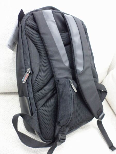 iPhone5に備えたのか！？　スマホ＆タブレットポケットを異常に装備したターガス最新バッグ