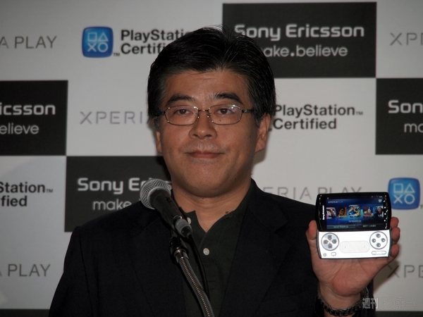 Xperia  PLAY 発表会