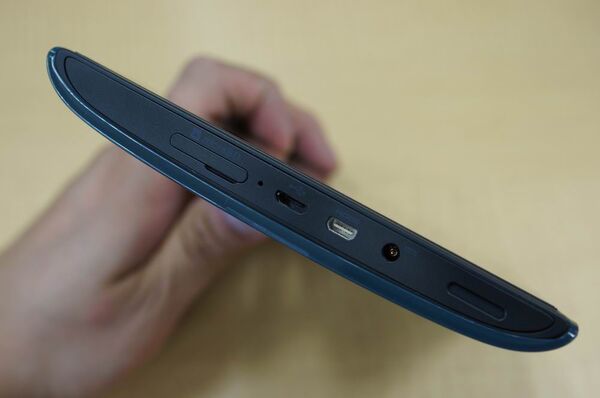 GALAPAGOS(A01SH)にジャストフィットする世界でたったひとつの専用ケース