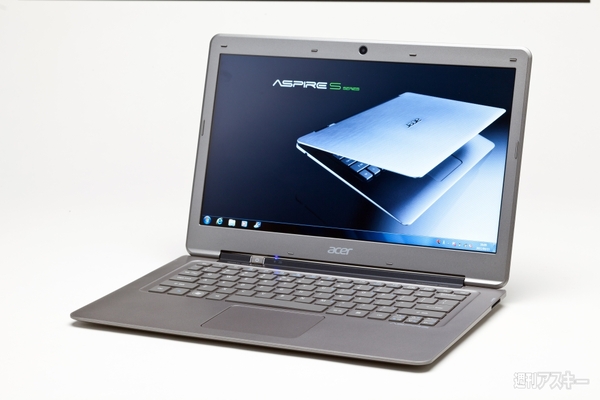 エイサー初のウルトラブック