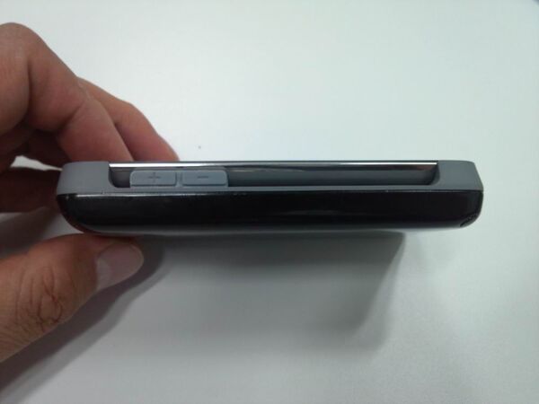 【販路・価格判明】iPod touchをiPhone5仕様にするドコモ3G対応『HE-WR01』続報