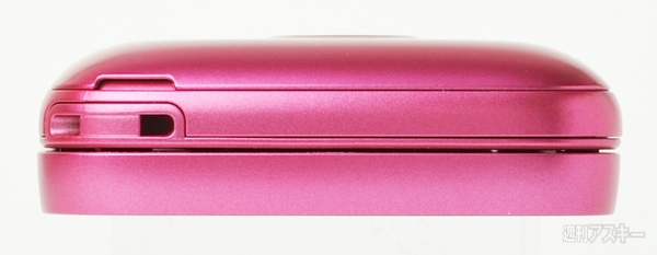 上面にストラップホールあり