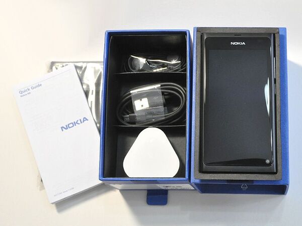 【海外端末】MeeGo OS搭載スマホ『Nokia N9』最速レビュー