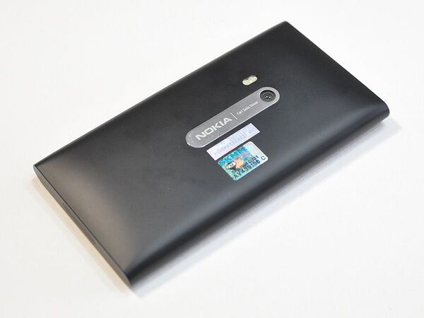 【海外端末】MeeGo OS搭載スマホ『Nokia N9』最速レビュー