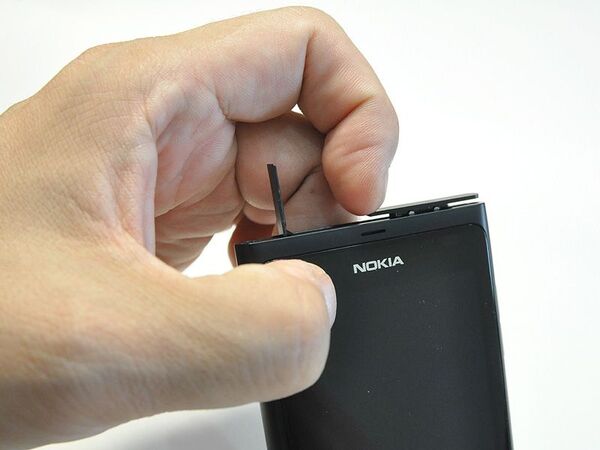 【海外端末】MeeGo OS搭載スマホ『Nokia N9』最速レビュー