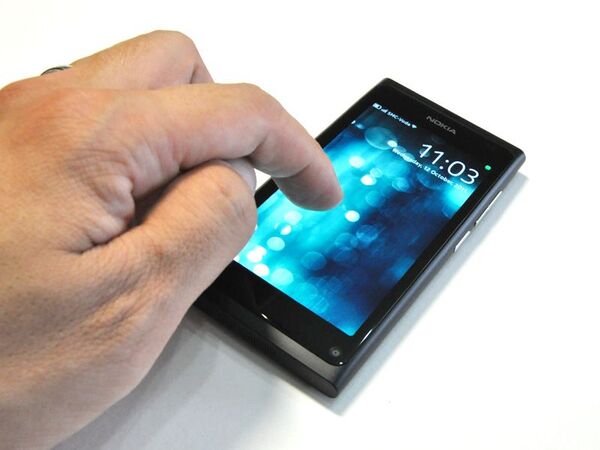 【海外端末】MeeGo OS搭載スマホ『Nokia N9』最速レビュー