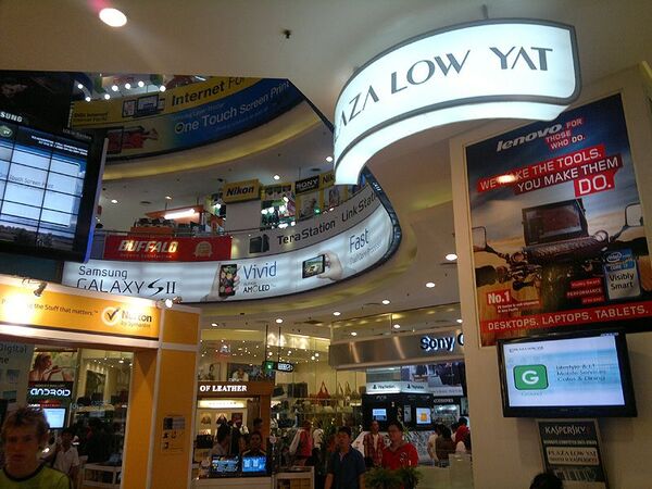 クアラルンプールの電脳ビルで１日中スマホ三昧！