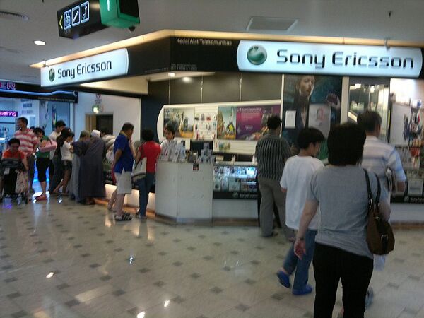 クアラルンプールの電脳ビルで１日中スマホ三昧！