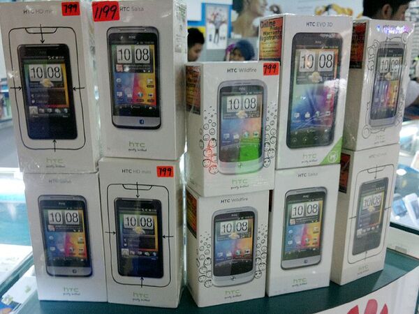 クアラルンプールの電脳ビルで１日中スマホ三昧！