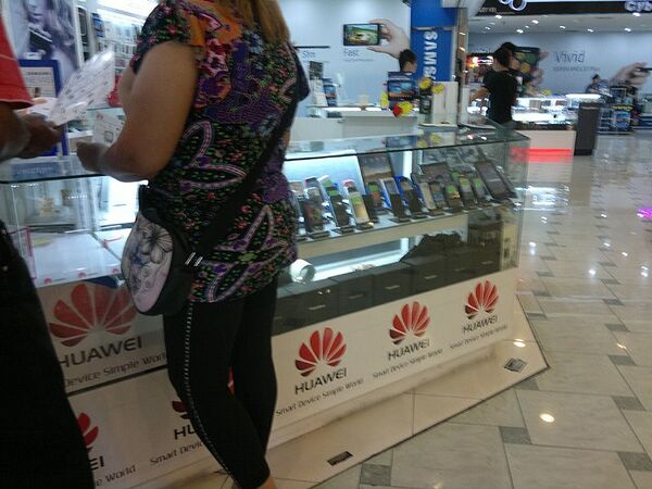 クアラルンプールの電脳ビルで１日中スマホ三昧！