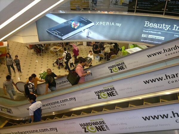 クアラルンプールの電脳ビルで１日中スマホ三昧！