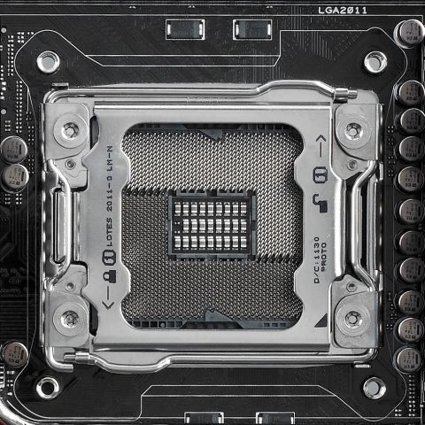 Sandy Bridge-Eの準備はOK？　ASUSTeKの“X79”マザーボード4機種