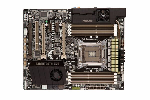 Sandy Bridge-Eの準備はOK？　ASUSTeKの“X79”マザーボード4機種