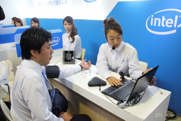 行けばラブレターがもらえる！　インテルの無料体験会『パソコンで“健考”相談室』が品川駅構内で開催