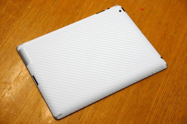 MacBook Airを美しくガードするカーボン柄保護フィルム国内販売開始！