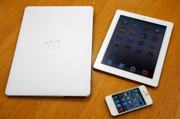 MacBook Airを美しくガードするカーボン柄保護フィルム国内販売開始！