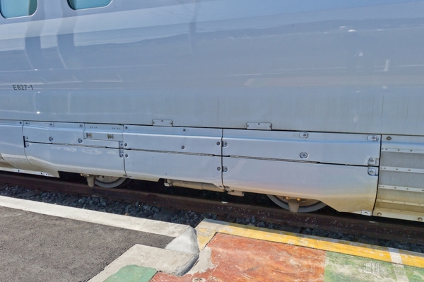 鼻の長さは従来の2倍！　時速320キロ時代の秋田新幹線こまち新車輌が公開