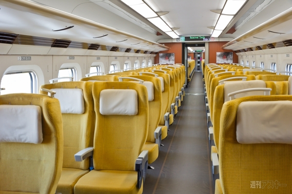 鼻の長さは従来の2倍！　時速320キロ時代の秋田新幹線こまち新車輌が公開