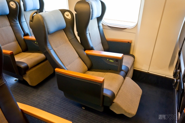 鼻の長さは従来の2倍！　時速320キロ時代の秋田新幹線こまち新車輌が公開