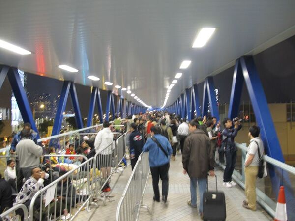 【セレブも転売屋も夢中】香港iPhone 4S発売狂騒曲