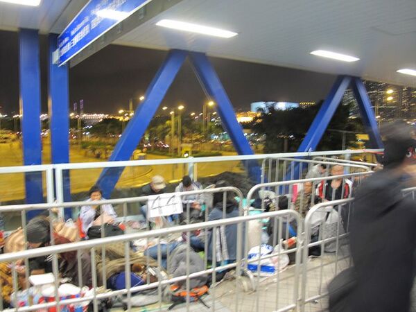 【セレブも転売屋も夢中】香港iPhone 4S発売狂騒曲