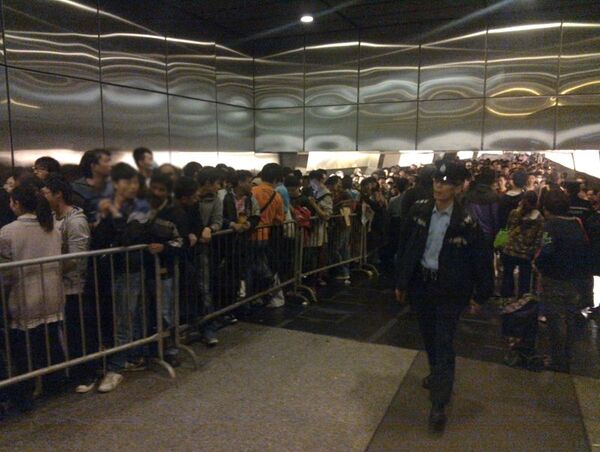 【セレブも転売屋も夢中】香港iPhone 4S発売狂騒曲