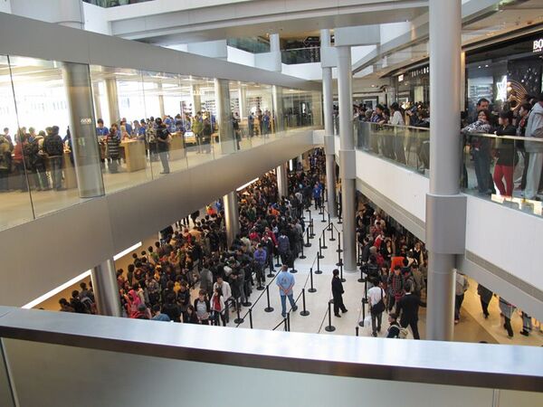 【セレブも転売屋も夢中】香港iPhone 4S発売狂騒曲