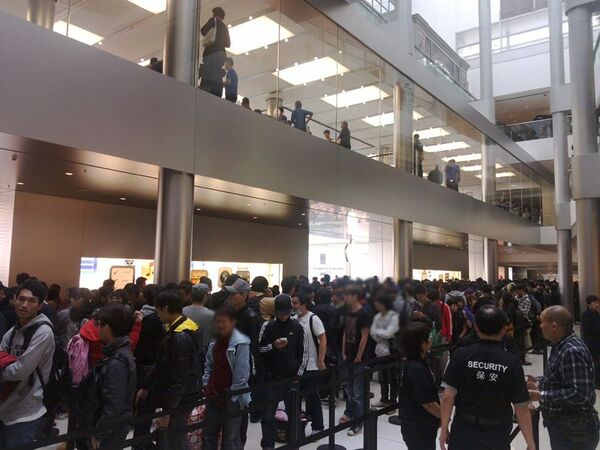 【セレブも転売屋も夢中】香港iPhone 4S発売狂騒曲