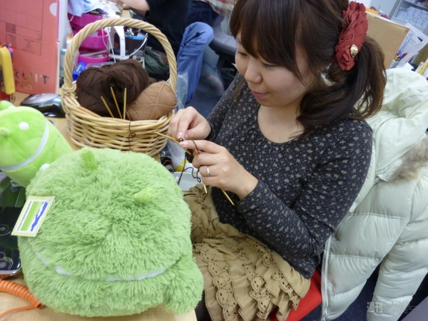 てぶくろ編み始めました