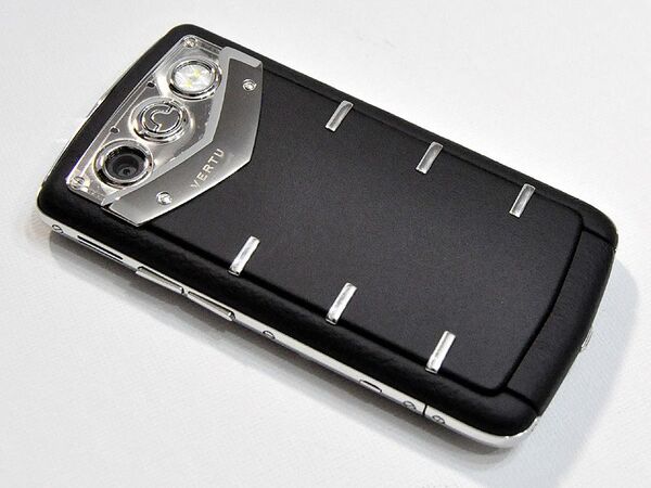 100万携帯VERTUにもスマホがあるぞ