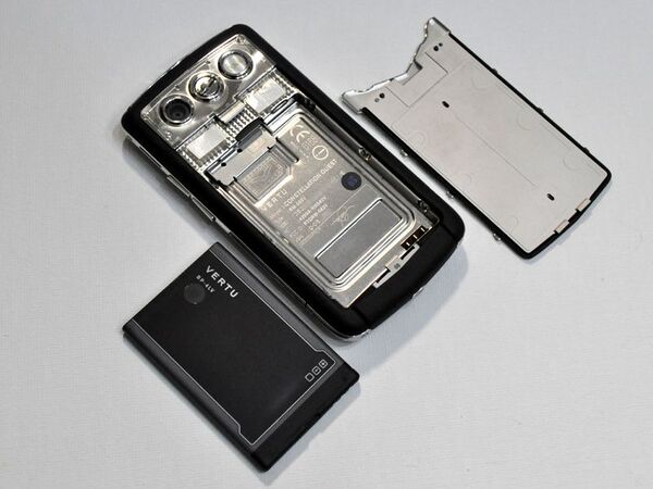 100万携帯VERTUにもスマホがあるぞ