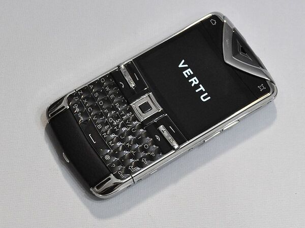 100万携帯VERTUにもスマホがあるぞ