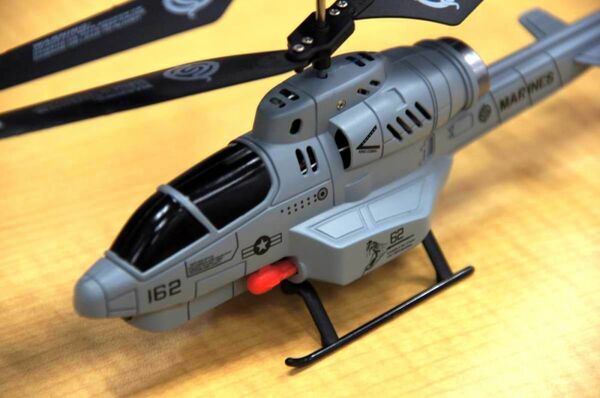 iPhoneで自由自在に操作できちゃうラジコンヘリ『Cobra U809A』