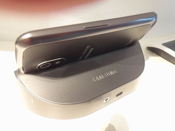 『GALAXY NEXUS』の優美なボディーを引き立てる厳選ケース14点