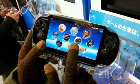 PS Vita発売スタート！ 発売日の都内ショップの様子まとめ - 週刊アスキー