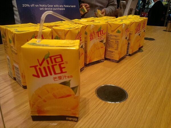 iPhone発売日に迫る盛り上がり！　香港ノキアストアでのWP7機『Lumia 800』発売イベントレボ