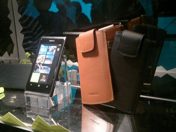 iPhone発売日に迫る盛り上がり！　香港ノキアストアでのWP7機『Lumia 800』発売イベントレボ