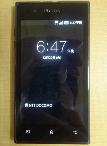 尋常じゃない美しさの『PRADA phone by LG』を舐めてみた