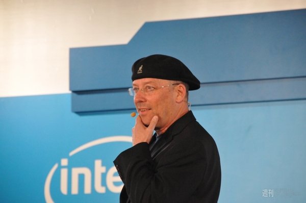 穴あきWindows8 Ultrabookも登場したインテルプレスイベント:CES2012