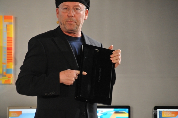 穴あきWindows8 Ultrabookも登場したインテルプレスイベント:CES2012