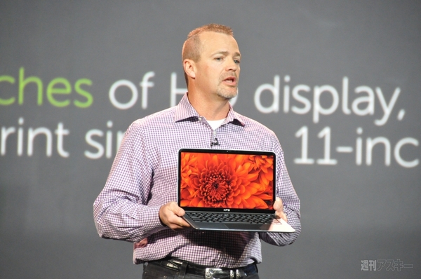 「ラジカセの代わりにUltrabookを肩にかつぐんだ」　IAスマホとゴリラガラスUltrabookが登場したインテル基調講演：CES2012