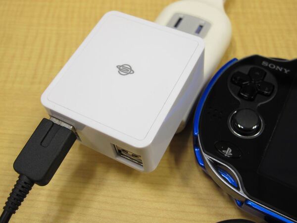 純正デカすぎ！　Vitaを充電できる最軽量ACアダプターはコレ