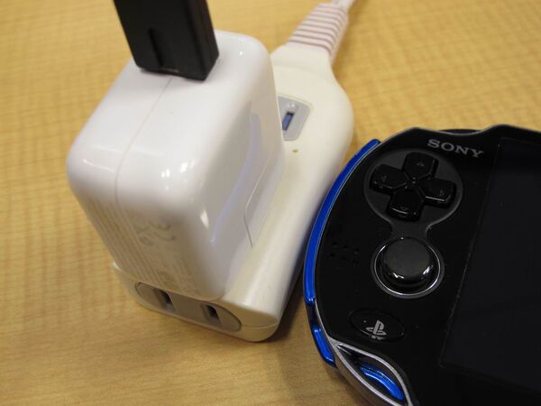 PS Vitaを充電できる純正よりコンパクトなACアダプターたち - 週刊アスキー