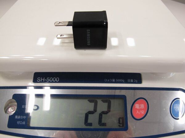 純正デカすぎ！　Vitaを充電できる最軽量ACアダプターはコレ