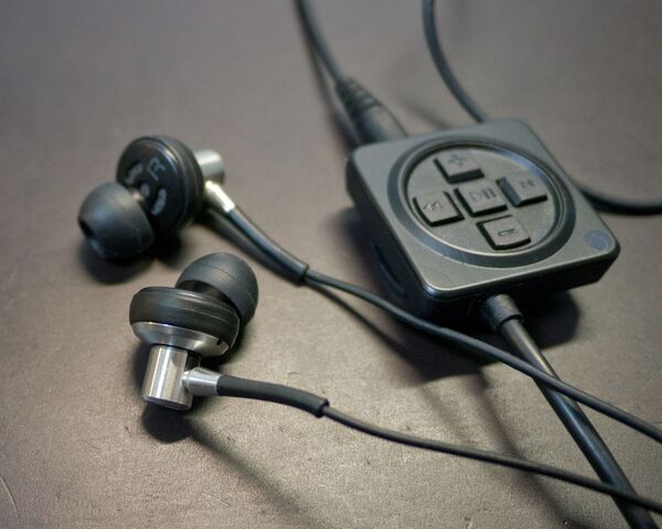 iPod、iPhone、iPadの純正イヤホンに喝！