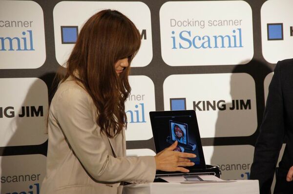 iPadと合体するお手軽スキャナー『iスキャミル』